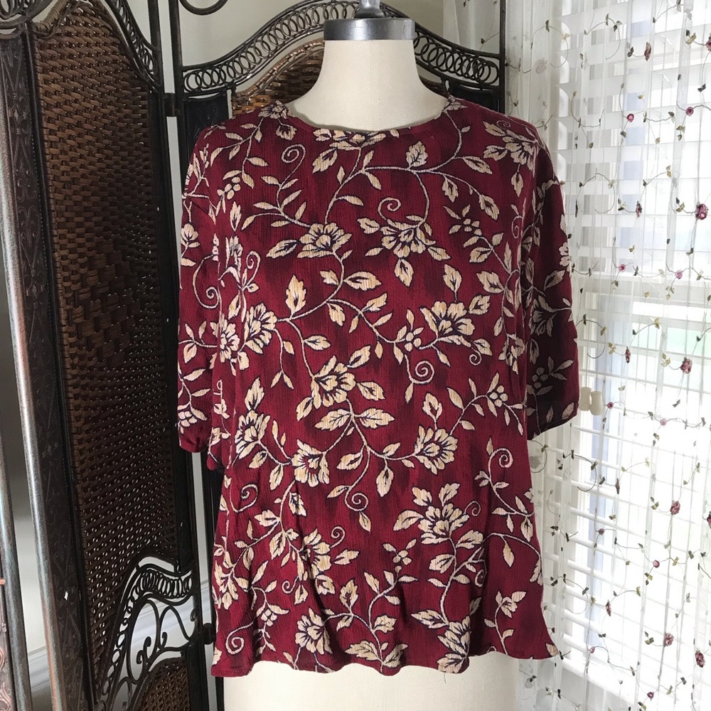 Women’s Burgundy Floral Short Sleeve Crewneck Top